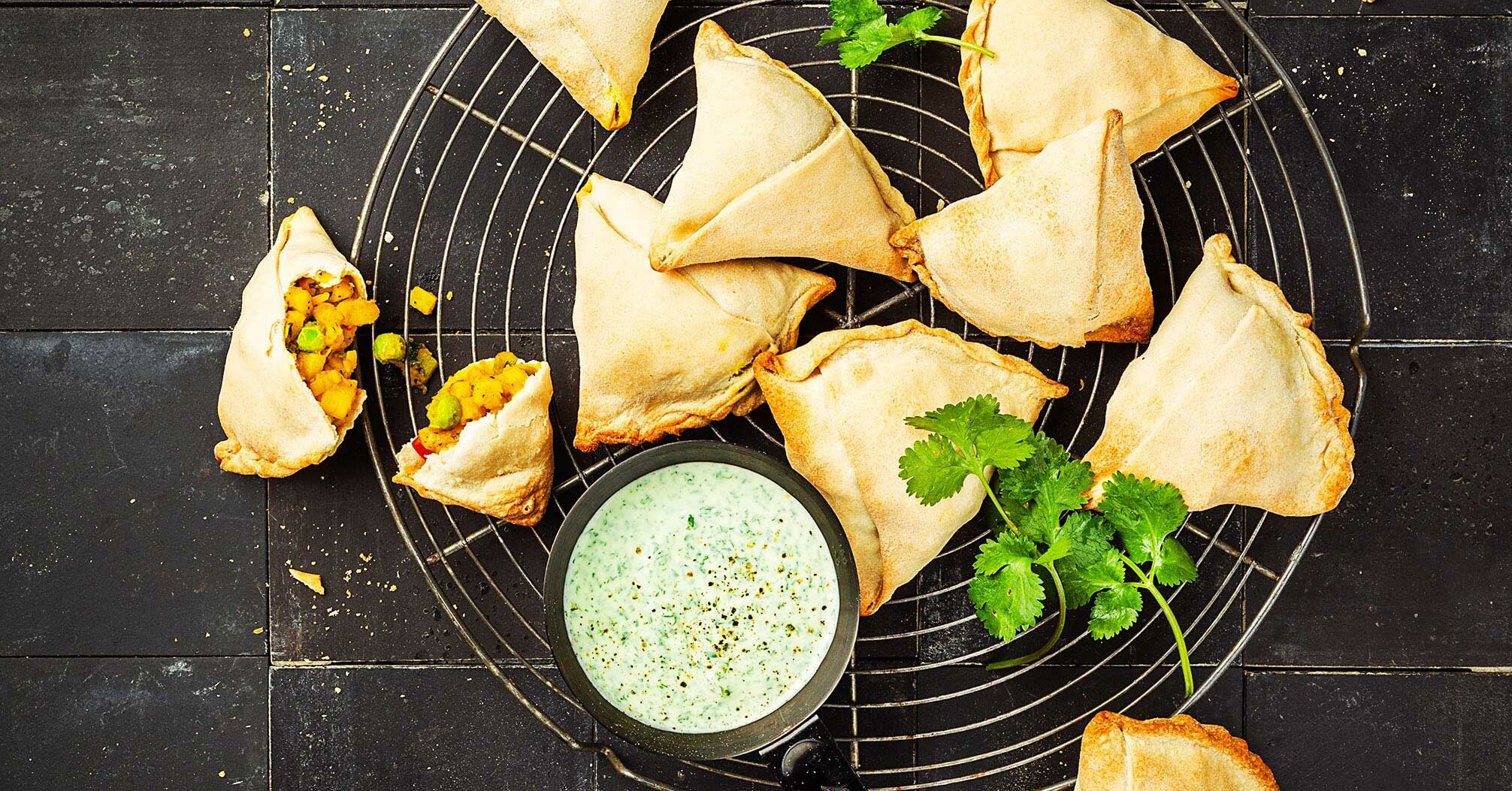 Samosa mit Joghurt-Minz-Dipp - Snack - Rezepte - Kartoffel